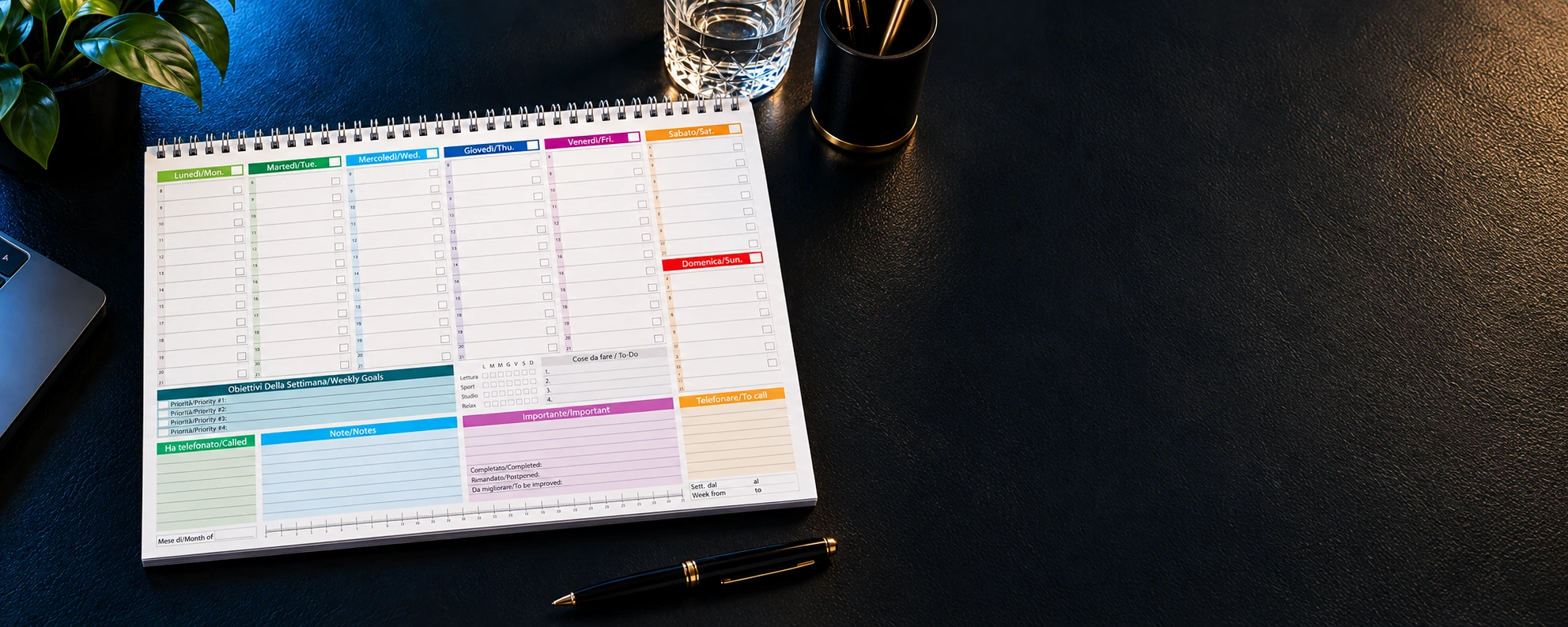 Planner Obiettivi e priorità completo sulla scrivania
